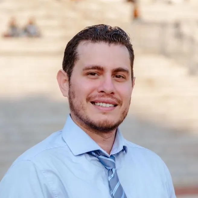 portrait of Eric Aragundi
