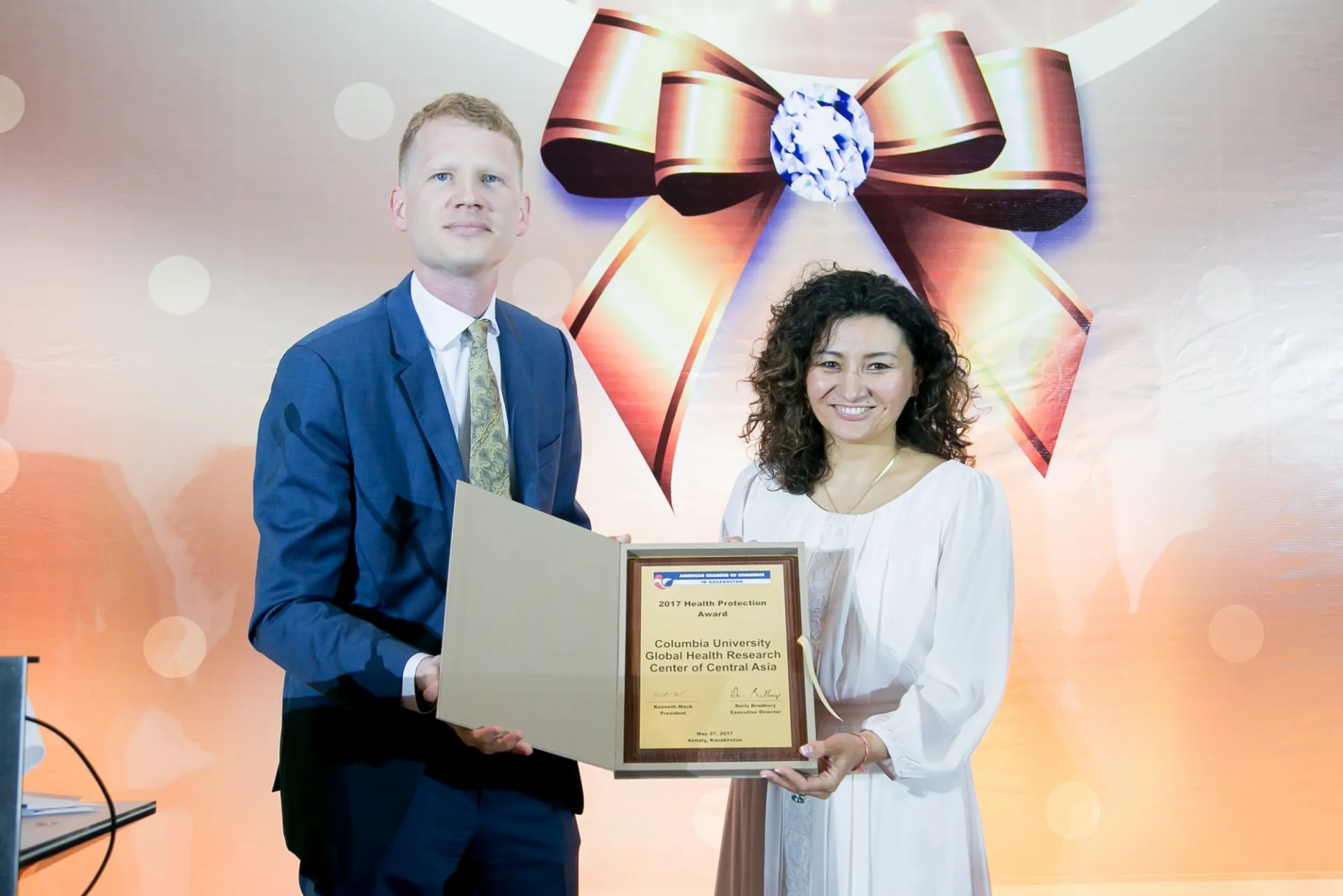 Sholpan Primbetova receiving the Health Award for GHRCCA projects